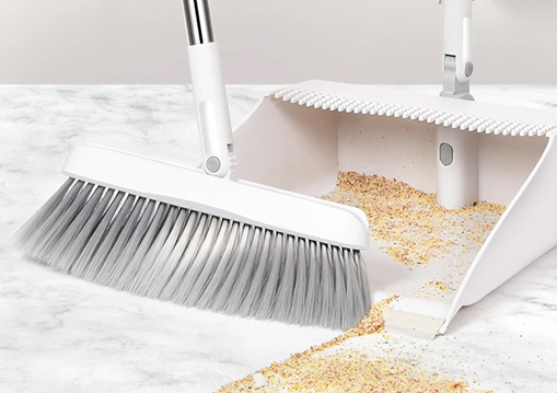 Метла и совок